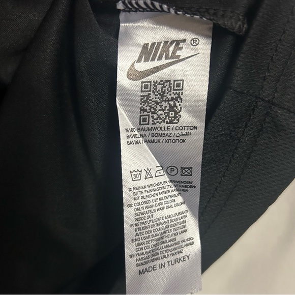 Nike Dri-FIT Black Youth T-Shirt size XLarge (14-16) - Picture 4 of 4